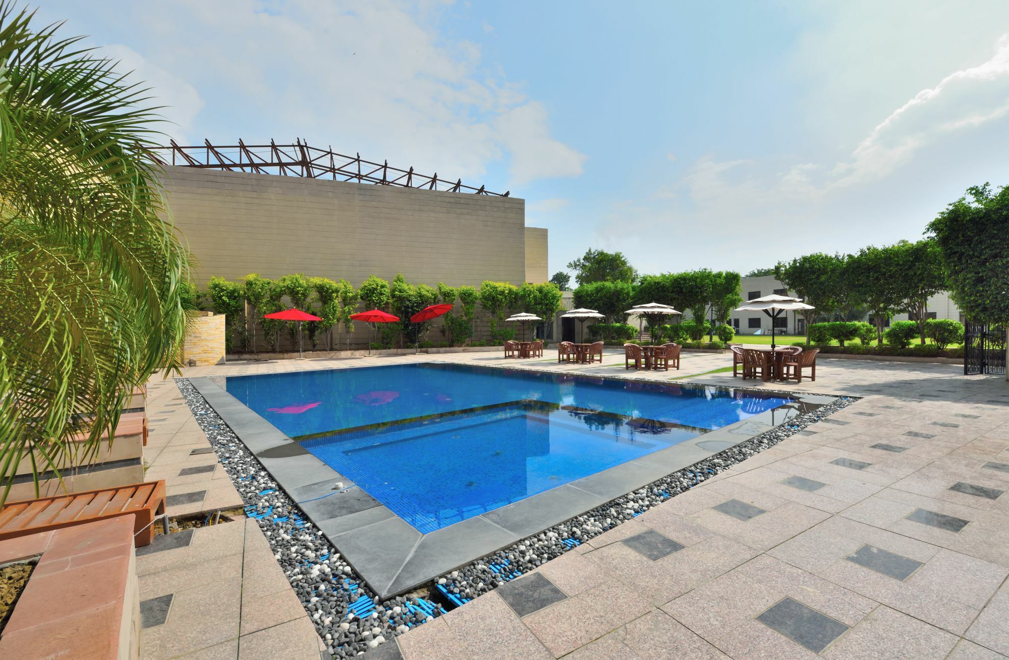 Glitz Westend Inn Yeni Delhi Dış mekan fotoğraf