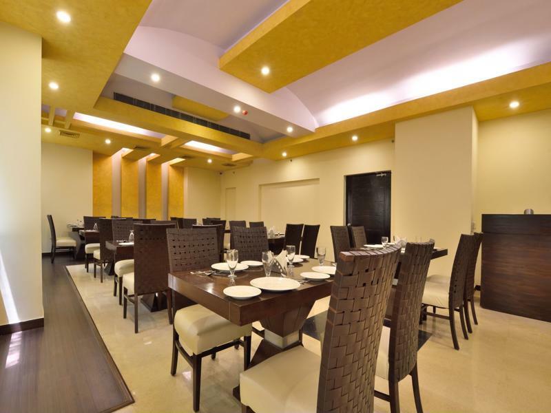 Glitz Westend Inn Yeni Delhi Dış mekan fotoğraf
