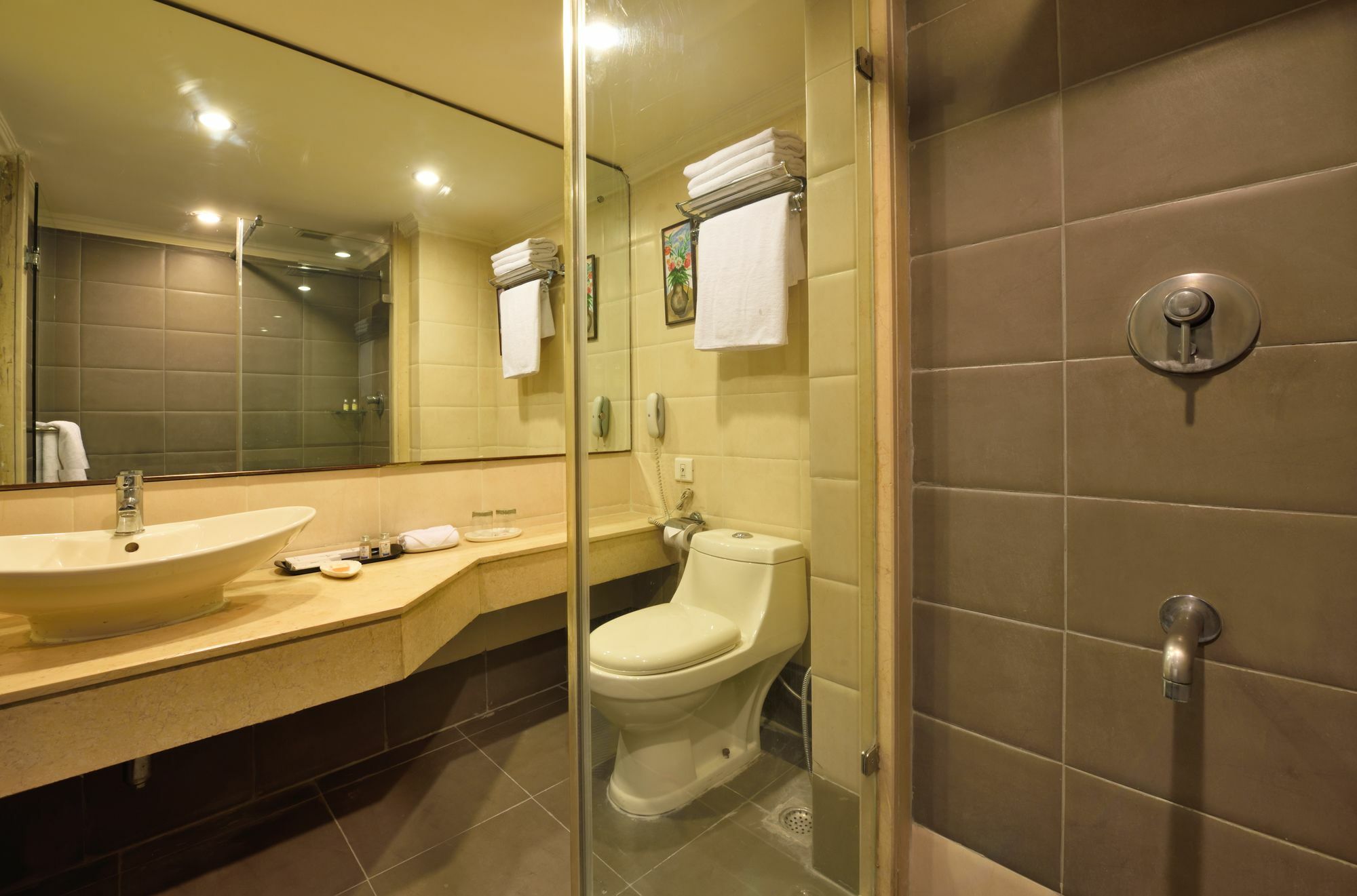 Glitz Westend Inn Yeni Delhi Dış mekan fotoğraf