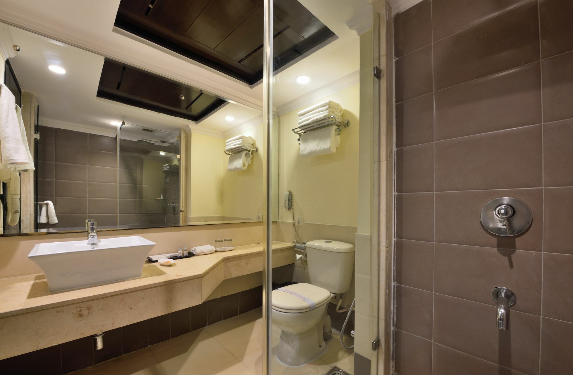 Glitz Westend Inn Yeni Delhi Dış mekan fotoğraf